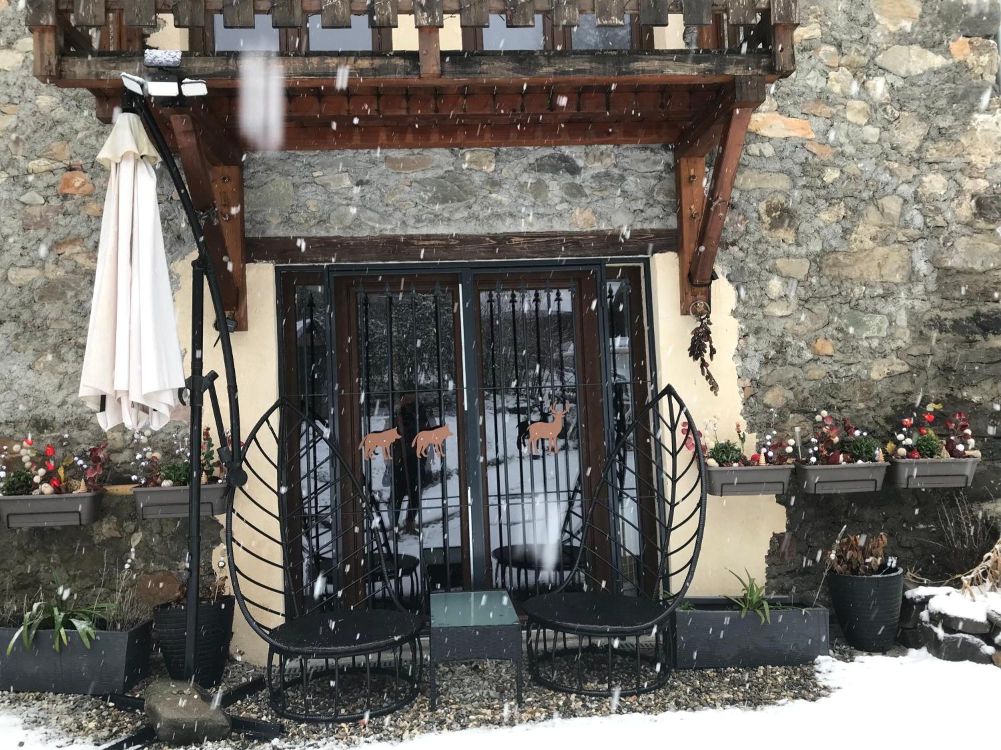 Au Sommet Des Narcisses Bed & Breakfast Albiez-Montrond Exterior photo