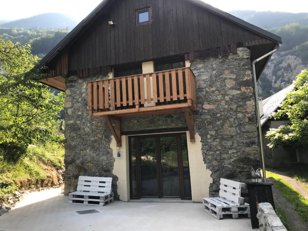 Au Sommet Des Narcisses Bed & Breakfast Albiez-Montrond Exterior photo