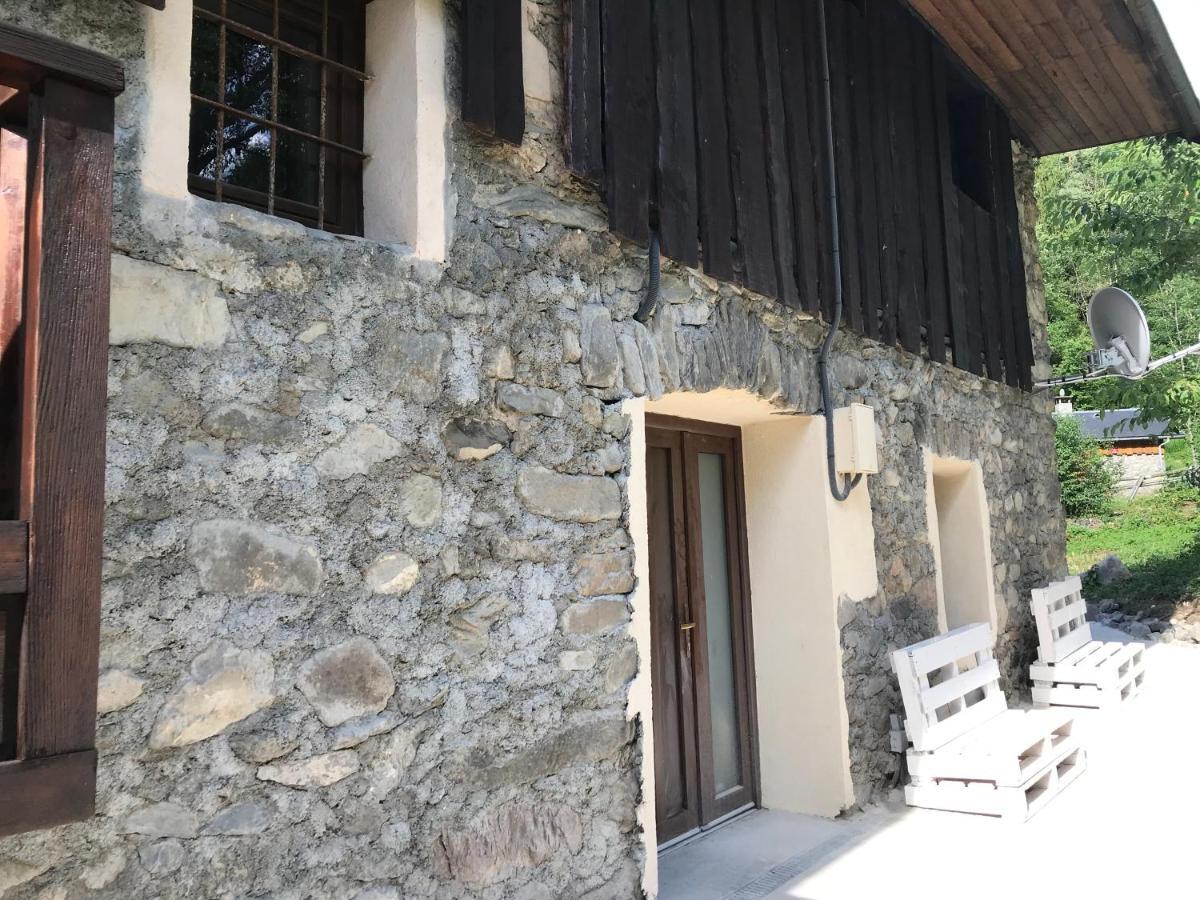Au Sommet Des Narcisses Bed & Breakfast Albiez-Montrond Exterior photo
