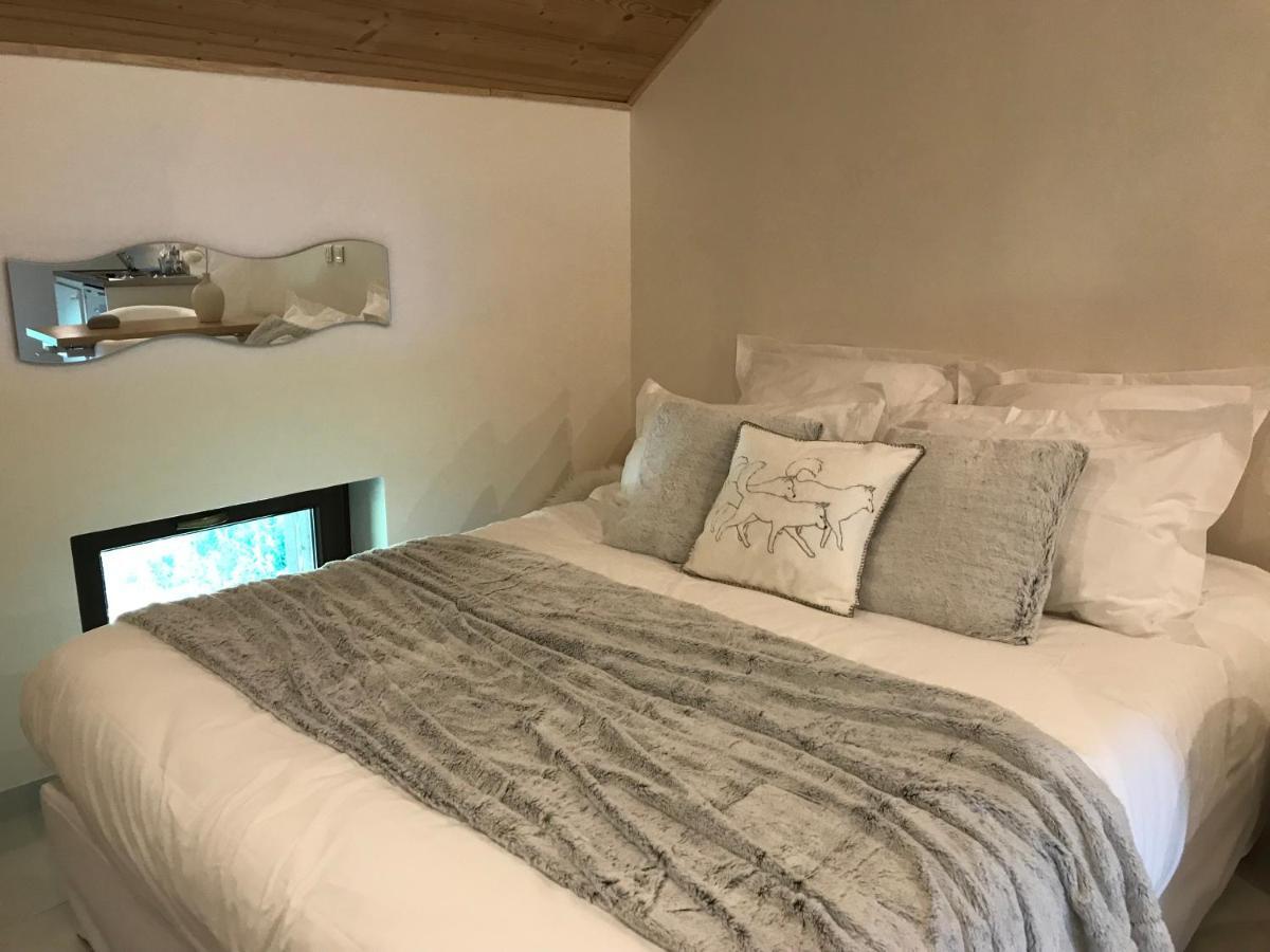 Au Sommet Des Narcisses Bed & Breakfast Albiez-Montrond Exterior photo
